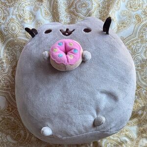 Pusheen w/ Pink Donut